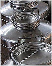 recipienti con olio nuovo